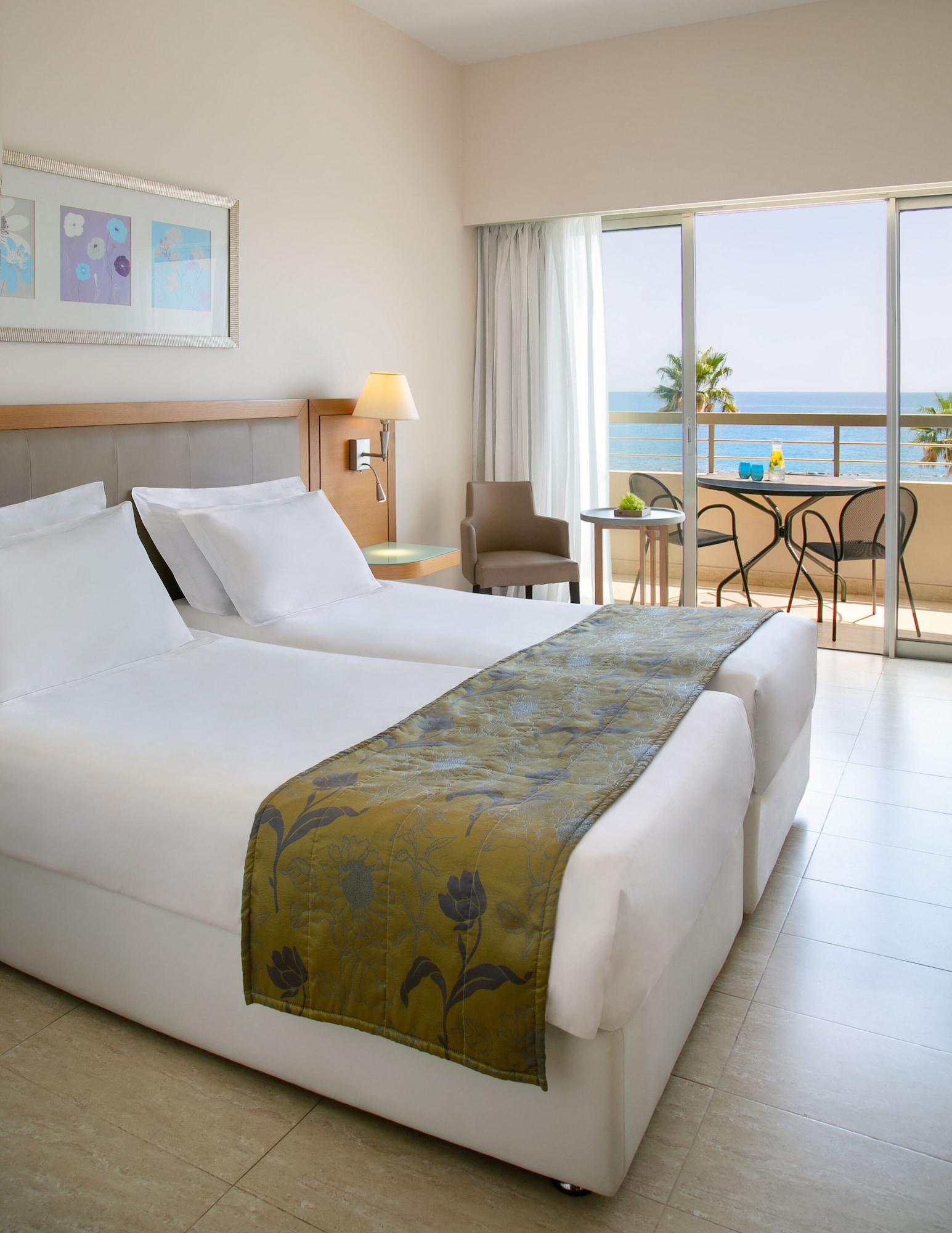 Atlantica Miramare Beach Hotel ลิมาซอล ภายนอก รูปภาพ